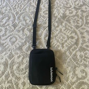 Lululemon black crossbody pouch